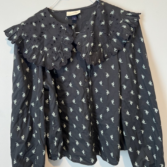 Tops - Pilgrim top with ruffle crown